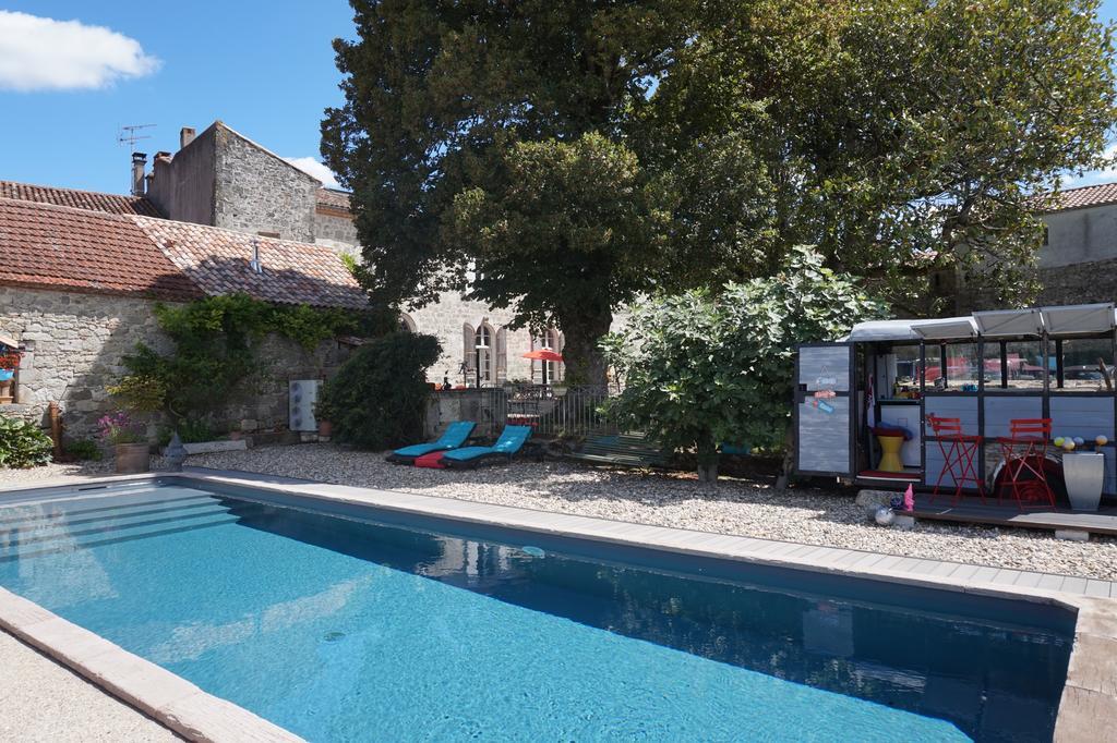 Au Bonheur D'Alphonse Bed & Breakfast Lusignan-Petit Exterior photo